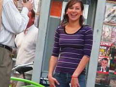Candid street video shows a tasty ass in tight jeans 