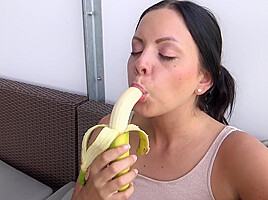 Carlas Banana Pov Teasing - SoloAustria