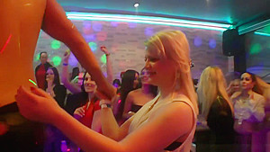 Cfnm Babes Get Fingered