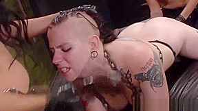Chained sub finger domina