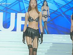Chinese model in sexy lingerie show 18