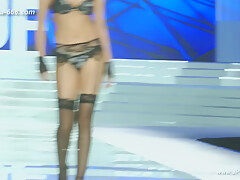 Chinese model in sexy lingerie show 18