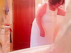 Chubby aunty shows her body after pissing and shitting