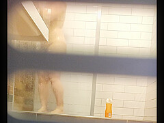 Chubby pussy farting MILF in a hostel shower