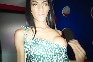 Crazy thai shemale gave her asshole to a bad client