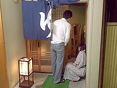 Dandy-731 温泉の湯船にプカプカ浮かぶ桃尻に思わず勃起したら青年チ○ポに感じ過ぎて尻振りが止まらない