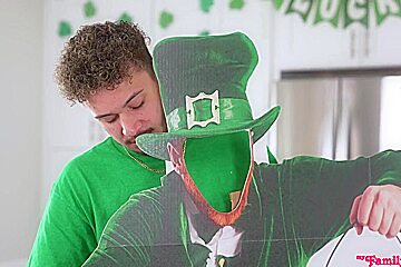 Decorating For A St Pattys Party With Braylin Bailey