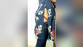 Delhi Bhabi Ki Hot Boobs    bhabi Ki Gaand Masta Hai