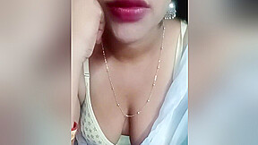 Desi Ghar Per Akele Hai Pure Romntic Mood Me Aao Deko Ksey Chudwati Hai