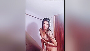 Desi Hot Sexy Cute Girl Urmila Masturbating While Bathing