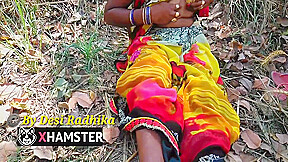Desi Indian Outdoor Big Boob Aunty Showing Big Ass Big Body Hindi Porn Video