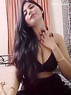 Desi Sexy Girl Showing Big Boobs