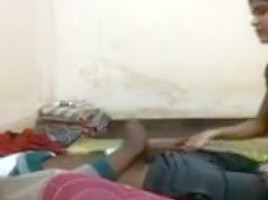 Desi amateurs fuck hard and loud in an abandoned room