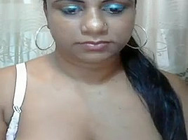 Desi plump chick has orgasm on cam