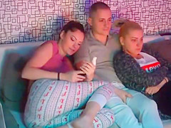 Die Ahnungslose rechts