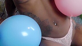 Ebony Balloon Fetish - SoloAustria