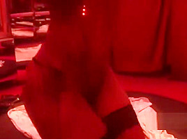 Echte PeeShow in deutschem PornoKino vor vielen Typen