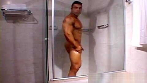 Eduardo jerks off in the shower