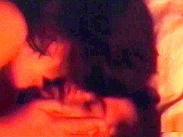 Elizabeth Hurley, Louise Delamere - Shameless (1995)