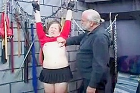 Epouse soumise et stupide envoyee au donjon 2