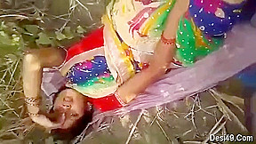 Exclusive- Desi Randi Bhabhi Outdoor Sex With 2 Young Guys