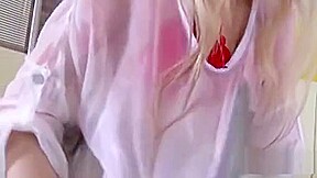 Fantastic Nympho Is Peeing And Pleasuring Shaved Vulva