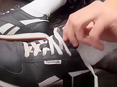 Feet slobbering twink takes shoes off and jerks off solo