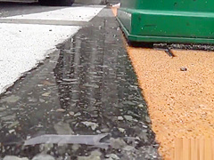Fetish asian slut peeing in street