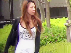 Fetish asian slut peeing in street