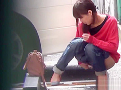 Fetish asian slut peeing in street