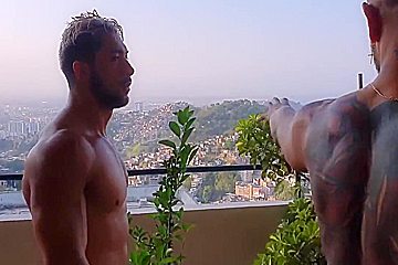 Fiz Amizade Com O Vizinho Parrudo Chamando Para Uma Conversa Em Casa Na Intencao Do Sexo 19 Min