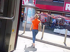 Follow that ass