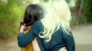 Glamour lesbians eating pussy and scissoring