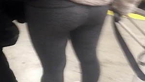 Glimpse Lovely Candid Booty Display