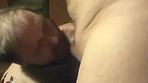 Gordinho chupando urso gostoso