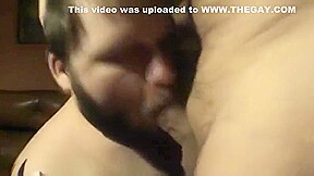 Gordinho chupando urso gostoso