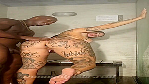 Gostosa Tatuada Dando Gostoso Pro Negao