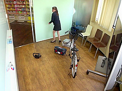 06H2923-A female employee whose pussy is too sensitive