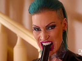 Hardcore Rotterdam - Tattooed Babe Crams Twat With Huge Dildo - PornWorld
