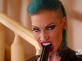 Hardcore Rotterdam - Tattooed Babe Crams Twat With Huge Dildo - PornWorld