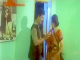 Hawt Indian Aunty try to satisfy her Customer in Hotel