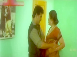 Hawt Indian Aunty try to satisfy her Customer in Hotel