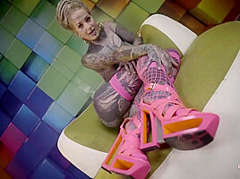 Heavily Tattooed Anuskatzz Stretches Her Ass