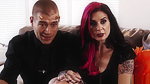 Hellish goth slut pounded in foursome