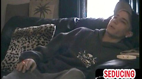 Homemade str8 twink sucked by DILF at home till cum in mouth