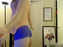 Horny Babe Dildo Fuck Her Pussy On Cam