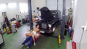 Horny Babe Fucks Auto Mechanic