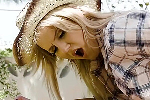 Horny Tranny Outdoor Solo Masturbation