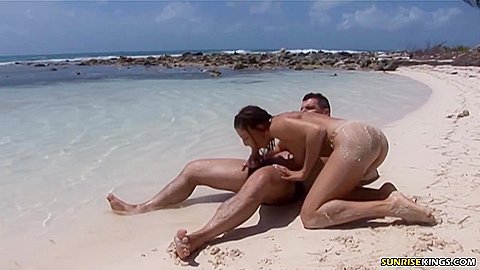 Hot Babe Roberta Gemma Milf Porn Clip