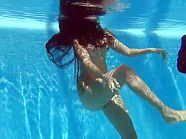 Hot Columbian Andreina De Luxe shows big ass